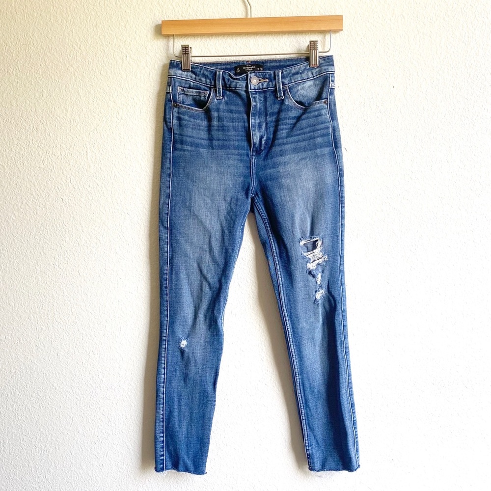 Abercrombie & Fitch High Rise Distressed Blue Skinny Jeans Size 2 or 26